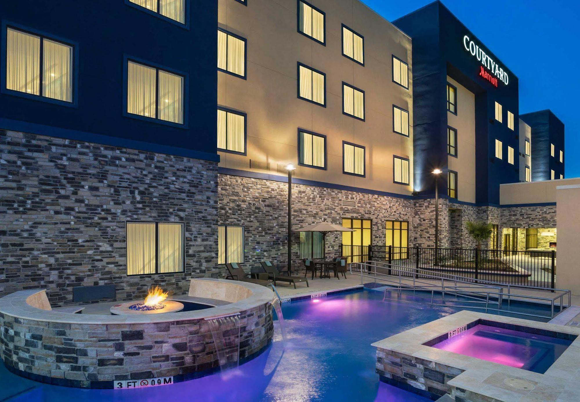 Отель Courtyard By Marriott Houston Katy Mills Экстерьер фото